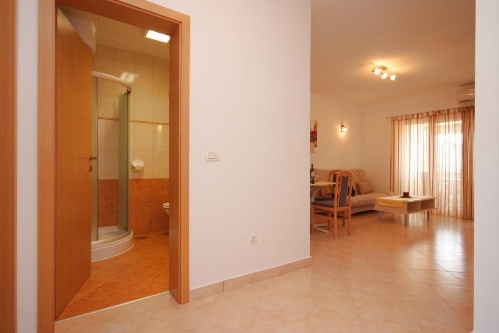 Stinjan Apartment Sleeps 4 Air Con Wifi Bagian luar foto