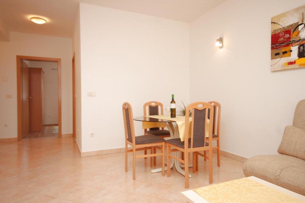 Stinjan Apartment Sleeps 4 Air Con Wifi Bagian luar foto